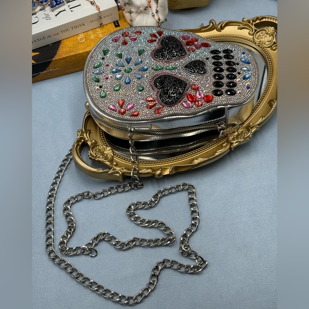 🆕 BETSEY JOHNSON 🧿 NWOT Bone-Jour Sugar Skull Crossbody Bag, Silver & Rainbow - Picture 7 of 16